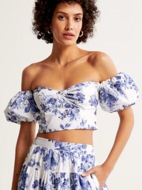 Abercrombie‎ & Fitch NWOT Blue White Toile Floral Puff Sleeve Smocked Crop Top M